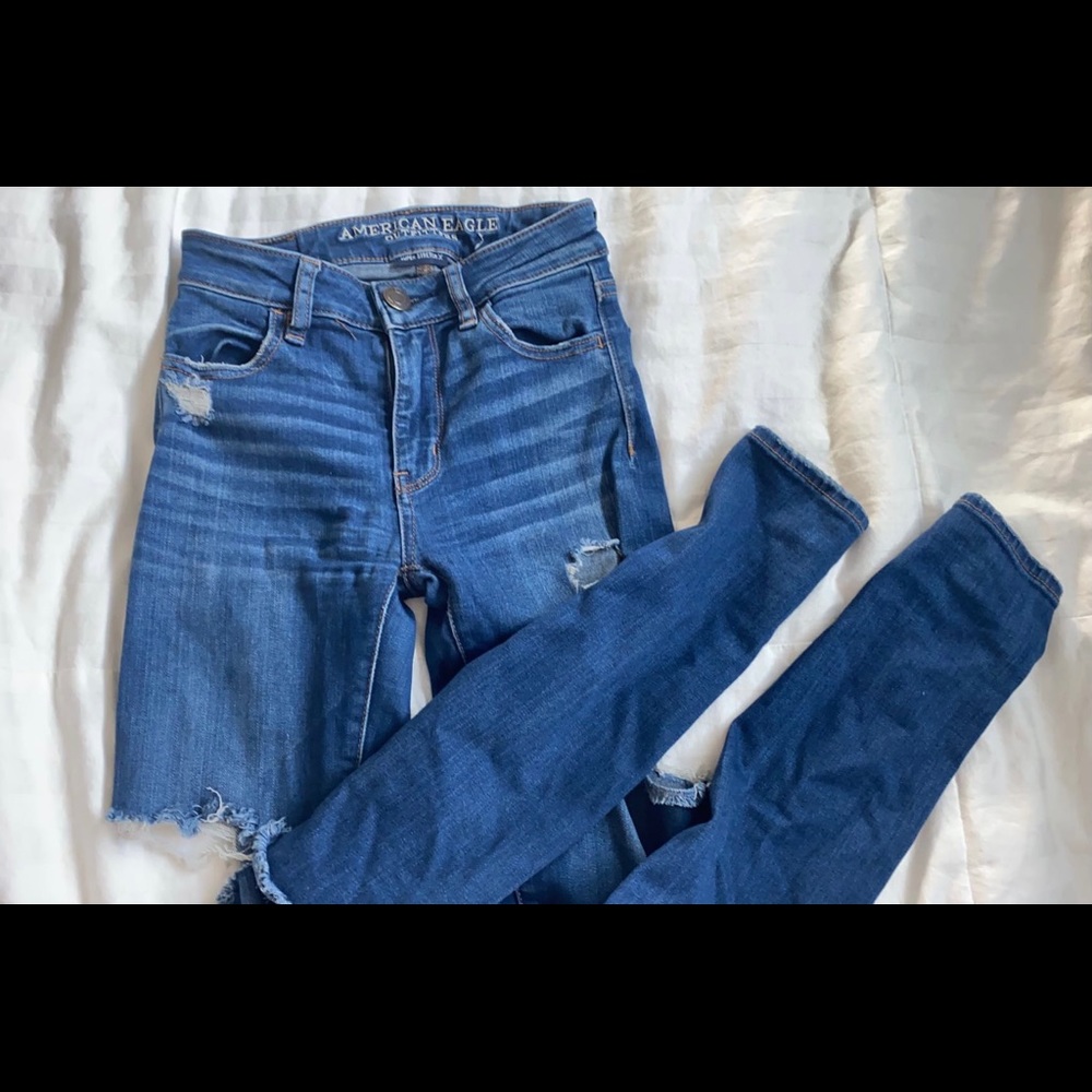 Adorable American Eagle ripped skinny jeans!